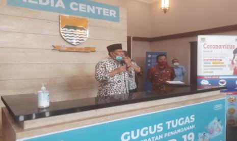 Pemerintah Kota (Pemkot) Bandung memastikan tidak akan melanjutkan kebijakan Pembatasan Sosial Berskala Besar (PSBB) proposional yang berakhir hari ini, Jumat (26/6). Namun, pihaknya memutuskan menerapkan kebijakan Adaptasi Kebiasaan Baru (AKB) yang akan berlangsung dua pekan ke depan.