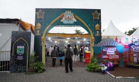 Pemerintah Kota (Pemkot) Batu melalui Dinas Koperasi, Usaha Mikro dan Perdagangan (Diskumdag) menggelar Pasar Murah Ramadhan di halaman Balai Kota Among Tani. Kegiatan yang dilaksanakan mulai 20 sampai 24 April mendatang ini telah resmi dibuka oleh Wali Kota Batu, Dewanti Rumpoko, Rabu (20/4/2022) sore. 