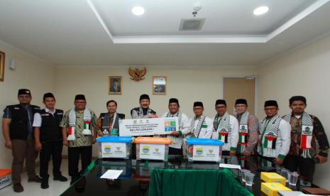 Pemerintah Kota (Pemkot) bersama Badan Amil Zakat Nasional (Baznas) Kota Bandung menyalurkan infak kemanusiaan untuk Palestina sebesar Rp1.767.238.620 melalui Baznas RI.