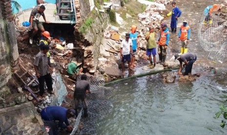 Pemerintah Kota (Pemkot) Malang melakukan normalisasi saluran air setelah  direndam banjir di beberapa titik lokasi (ilustrasi)