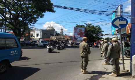 Pemerintah Kota (Pemkot) Malang menegaskan akan terus berkomitmen melakukan penertiban pelanggaran terhadap ketertiban umum. Terakhir, Pemkot Malang melalui Satuan Polisi Pamong Praja (Satpol PP) belum lama ini menggelar operasi penegakan peraturan daerah (Perda) di sejumlah titik kota.