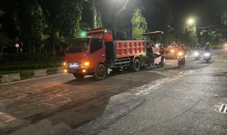 Pemerintah Kota (Pemkot) Malang tengah mempercepat perbaikan jalan menjelang Idul Fitri. Terbaru, Pemkot Malang melalui agenda Sahur On the Street (SOS) melakukan perbaikan di Jalan Veteran, Jalan Tidar dan Jalan Mayjen Sungkono, beberapa waktu lalu.