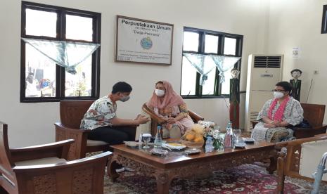 Pemerintah Kota Solo bersama Wahid Foundation mendeklarasikan Desa Damai di Kelurahan Tipes, Kecamatan Serengan, Sabtu (9/10). Kelurahan Tipes menjadi yang pertama mendeklarasikan Desa Damai di Solo.