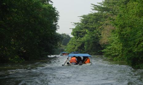 Pemerintah Kota Surabaya menggandeng PT. Pelabuhan Indonesia (Pelindo) III untuk mengembangkan potensi wisata Sungai Kalimas.