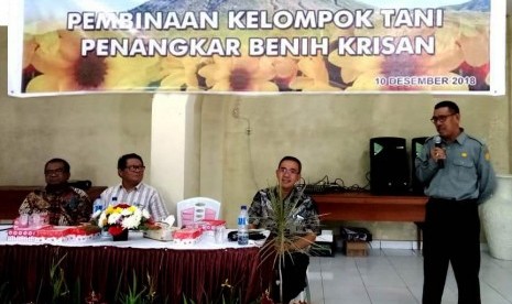 Pemerintah Kota Tomohon, melaksanakan pembinaan kelompok tani penangkar benih/ bibit Krisan. 