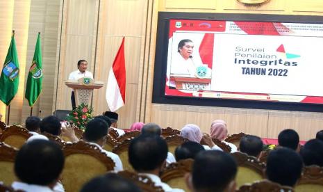 Pemerintah Provinsi (Pemprov) Banten menggelar kegiatan sosialisasi Survei Penilaian Integritas (SPI) dan Sistem Pengendalian Intern Pemerintah Terintegrasi (SPIP) di lingkungan Pemprov Banten tahun 2022 di Pendopo Gubernur Banten, KP3B, Kecamatan Curug, Kota Serang, Rabu (15/6/2022). 