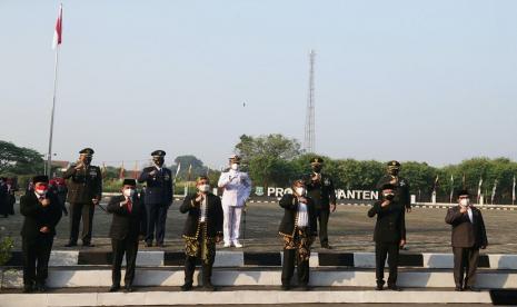 Pemerintah Provinsi (Pemprov) Banten merasa bangga dan terharu ketika menyaksikan Presiden RI Joko Widodo (Jokowi) mengenakan pakaian adat suku Baduy saat menghadiri Sidang Tahunan MPR RI Tahun 2021 sebagai agenda resmi menyambut Hari Ulang Tahun (HUT)  RI ke-76 di Gedung DPR/MPR RI, Senayan, Jakarta, Senin (16/8).