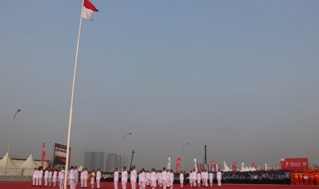 Pemerintah Provinsi (Pemprov) DKI Jakarta menggelar upacara hari kemerdekaan ke-74 Republik Indonesia di Kawasan Pantai Maju atau Pulau D Reklamasi, Sabtu (17/8). 