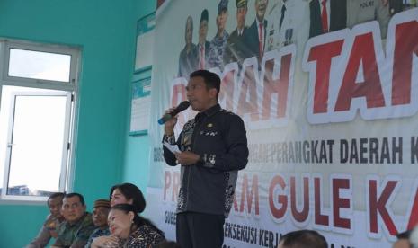 Pemerintah Provinsi (Pemprov) Kepulauan Bangka Belitung (Babel), melalui program Gubernur Langsung Eksekusi Kerja Bersama Membangun Bangka Belitung (Gule Kabung), memfasilitasi Badan Pengawas Tenaga Nuklir (Bapeten) dan Dewan Energi Nasional (DEN), untuk mensosialisasikan energi thorium, terhadap rencana pembangunan Pembangkit Listrik Tenaga Thorium (PLTT).