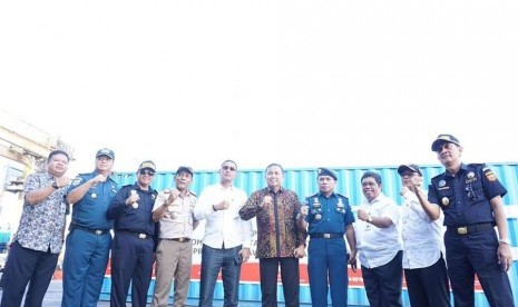 Pemerintah Provinsi Sulawesi Selatan melakukan kegiatan pelepasan ekspor komoditas pertanian direct call di Pelabuhan Laut Soekarno Hatta Makassar, Ahad (25/8). 