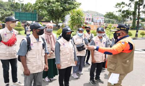 Pemerintah pusat melalui Badan Nasional Penanggulangan Bencana (BNPB) tengah melakukan inisiasi pembentukan gerai masker di beberapa lokasi Venue Pekan Olah raga Nasional (PON) XX di Kota Jayapura.