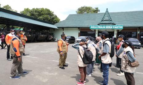 Pemerintah pusat melalui Badan Nasional Penanggulangan Bencana (BNPB) tengah melakukan inisiasi pembentukan gerai masker di beberapa lokasi Venue Pekan Olah raga Nasional (PON) XX di Kota Jayapura.