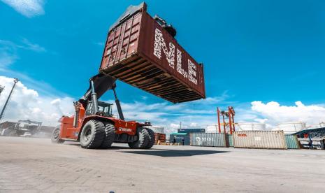 Kementerian Perhubungan (Kemenhub) saat ini tengah mengkaji strategi pemulihan logistik saat masa pandemi Covid-19. Kepala Badan Penelitian dan Pengembangan Perhubungan (Balitbanghub) Umiyatun Hayati Triastuti mengatakan dalam kondisi pandemi, diperlukan kajian untuk memulihkan logistik di Indonesia sehingga kajian dilakukan bersama Universitas Gadjah Mada (UGM).