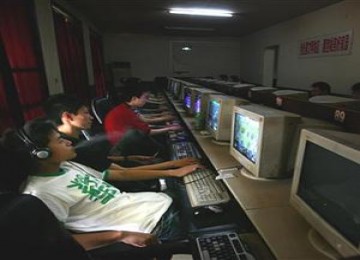 Pemerintah Beijing masih melakukan kontrol ketat terhadap penggunaan internet dan jejaring sosial.