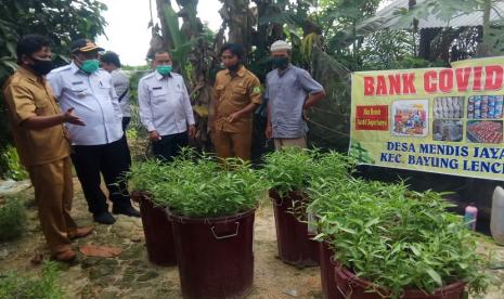 Pemerintahan Desa Mendis Jaya di Kecamatan Bayung Lencir, kembali berinovasi melalui Bank Covid-19.