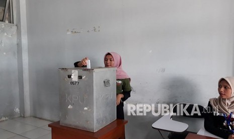 Sukabumi mulai gencarkan sosialisasi Pilkada Serentak 2020. Foto pemilih pemula di Kota Sukabumi mengikuti simulasi pencoblosan dalam ajang Pilkada, (ilustrasi).