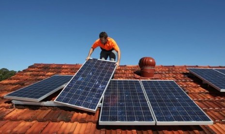 Pemilik panel solar di Australia akan mendapat bayaran lebih sedikit untuk listrik yang mereka hasilkan.  