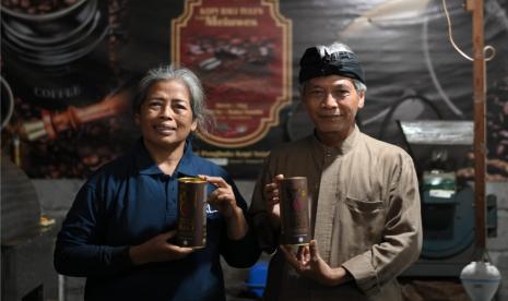 Pemilik salah satu UMKM unggulan binaan Telkom, Kopi Luwak Meluwes.