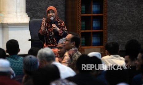 Pemilik Wardah Cosmetics Nurhayati Subakat menjadi nara sumber dalam seminar berjudul “Menjadi Muslim Visioner