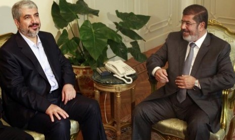 Pemimpin Hamas Palestina Khaled Meshaal bertemu dengan Presiden Mesir, Muhammad Mesir