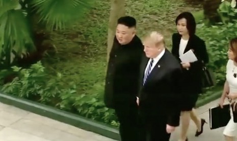 Pemimpin Korea Utara, Kim Jong Un (Depan Kiri) dan Presiden AS, Donald Trump (Depan Kanan)