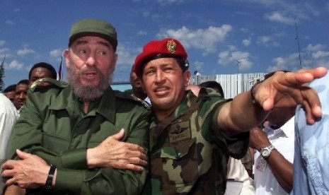 Pemimpin Kuba Fidel Castro dan Presiden Venezuela Hugo Chavez.