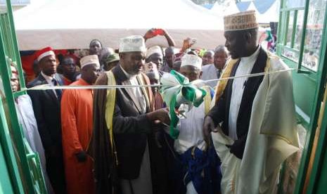 Cegah Corona, Mufti Uganda Minta Umat Sholat di Rumah. Foto Ilustrasi: Pemimpin Muslim saat meresmikan masjid di Pallisa, Uganda.(Daily Monitor/MUDHANGA KOLYANGA)