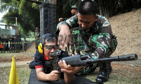 Latihan menembak. (ilustrasi)