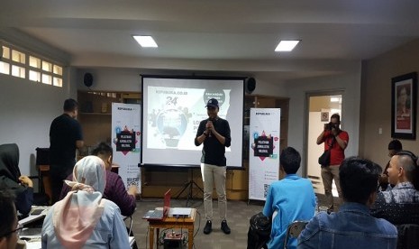 Pemimpin redaksi Harian Umum Republika Irfan Junaidi membuka Pelatihan Jurnalistik Milenial, Sabtu (10/8) 