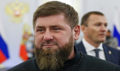 Pemimpin Chechnya, Ramzan Kadyrov mencoba menampilkan tentaranya sebagai patriot Rusia, yang dengan sukarela dan efektif menjalankan tugas tempur.