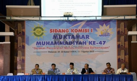 Pemimpin sidang memimpin jalannya sidang Komisi I di area muktamar Muhammdiyah ke 47 di kampus Unismuh Makassar, Sulsel,Kamis (6/8).