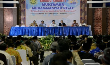 Pemimpin sidang memimpin jalannya sidang Komisi I di area muktamar Muhammdiyah ke 47 di kampus Unismuh Makassar, Sulsel,Kamis (6/8).