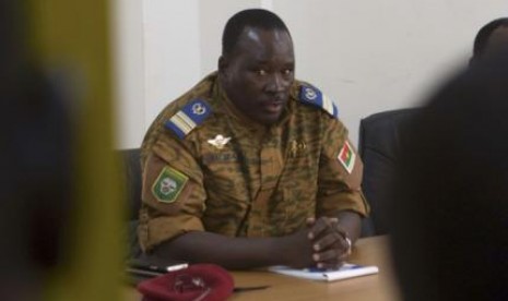 Pemimpin transisi Burkina Faso, Kolonel Isaac Zida.