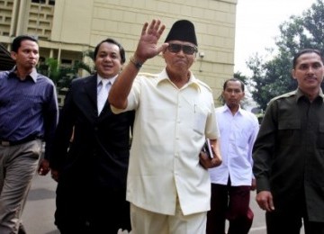 Pemimpin Yayasan Pendidikan Islam (YPI) Al Zaytun Indramayu, Panji Gumilang (kopiah hitam). Tim kajian bentukan MUI akan segera kunjungi Al Zaytun 