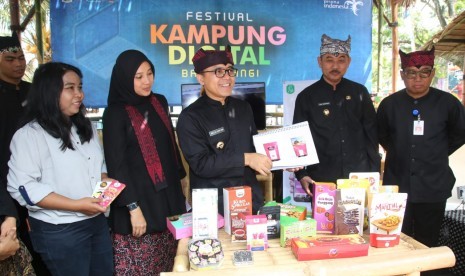 Pemkab Banyuwangi menggelar Festival Kampung Digital di Ruang Terbuka Hijau (RTH) Maron, Kecamatan Genteng, Selasa (3/9). 