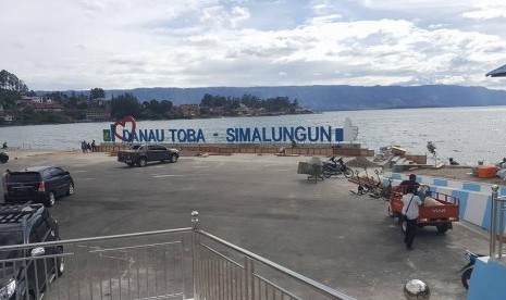 Pemkab Simalungun terus menata dan mempercantik Danau Toba.