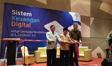 Pemkab Tasikmalaya melakukan kerja sama dengan PT Infra Digital Nusantara untuk melakukan sosialisasi penerapan sistem keuangan digital di lembaga pendidikan, Selasa (22/1).