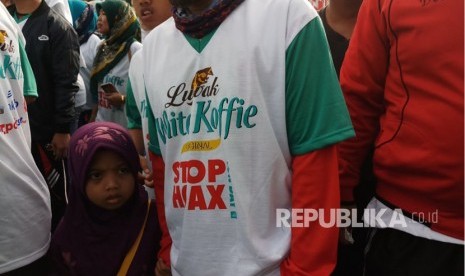 Pemkot Bekasi kampanyekan gerakan anti hoax dengan pawai bersepeda dan jalan santai manfaatkan Car free day , Ahad (11/3).