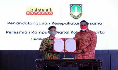 Pemkot Solo bersama Indosat Oredoo meresmikan Sistem Informasi Pintar sebagai platform Kampung Digital dan penandatanganan kesepakatan bersama Kampung Digital, Senin (4/10). 