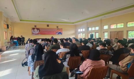 Pemkot Sukabumi melalui program Sukabumi Kelurahan Entrepreneur Center (Kece) menargetkan lahirnya ratusan wirausaha baru. Harapannya kehadiran ratusan wirausaha baru ini aman mendongkrak ekonomi daerah.