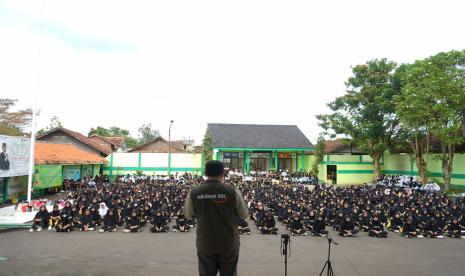 Pemkot Sukabumi menggencarkan roadshow aksi pencegahan kasus baru stunting di sekolah-sekolah. Langkah tersebut sebagai upaya menanamkan pemahaman kepada pelajar pentingya menjaga kesehatan.