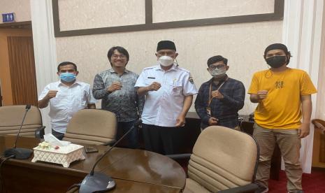 Pempro Sumbar dan IAI Tazkia siap bantu pembuatan sertifikat halal UMKM.