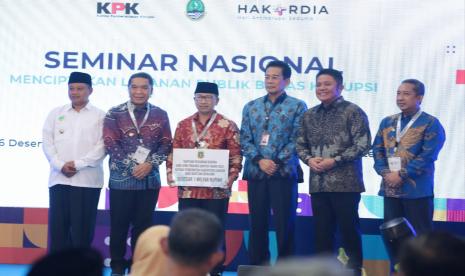 Pemprov Banten menyalurkan bantuan kepada Pemkab Cianjur sebesar Rp 1 miliar untuk penanganan korban gempa.