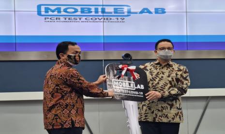 Pemprov DKI bekerja sama dengan Human Initiative yang menggandeng Nama Foundation dan Ai Labs untuk membuat trobosan berupa Mobile Laboratorium Polymerase Chain Reaction Test (PCR) Covid-19 dengan Biosafety Level (BSL) 2.