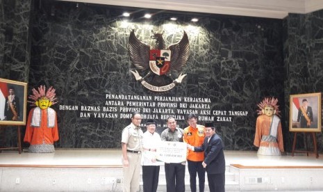 Pemprov DKI Jakarta menggelar kegiatan buka bersama dengan tema indahnya berbagi kampungnya berseri. 