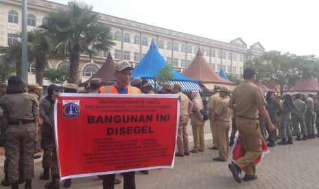 Pemprov DKI Jakarta resmi menyegel Pulau C dan D hasil reklamasi di Teluk Jakarta, Kamis (7/6).