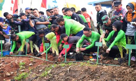 Pemprov Jabar bersama Satgas Citarum Harum, tahun ini, akan menanam 1 juta pohon.