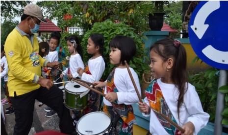 Pemprov Kalsel meraih penghargaan kategori Pemerintah Daerah Provinsi yang memiliki komitmen terhadap perlindungan anak dan pelaporan berbasis Sistem Informasi Monitoring, Evaluasi, dan Pelaporan (SIMEP) Perlindungan Anak. 