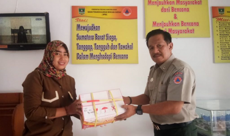 Pemprov Sumbar mengumpulkan 1 ton rendang untuk dikirimkan kepada korban gempa bumi di Lombok. Bantuan ini akan dikirim langsung kepada Pemprov NTB pada Kamis (9/8) mendatang.