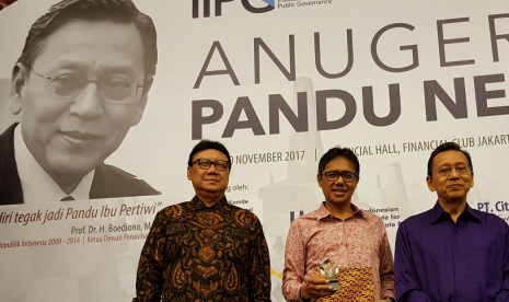 Pemprov Sumbar meraih penghargaan Anugerah Pandu Negeri.